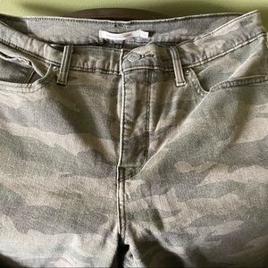 Women's Levis 311 Shaping Skinny camouflage Pants Sz 32